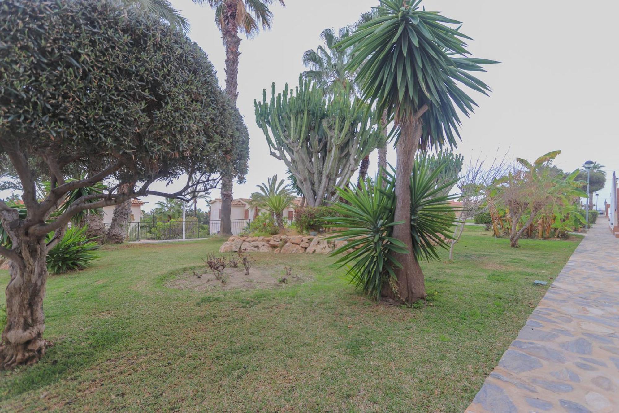 022 - Las Palmeras III - 001 - Comfortholidays Santa Pola Esterno foto